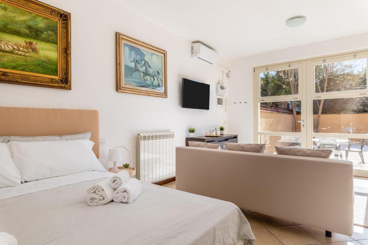 { White Garden } -Comfort, Parking & Wi-Fi- Lucca Exterior photo