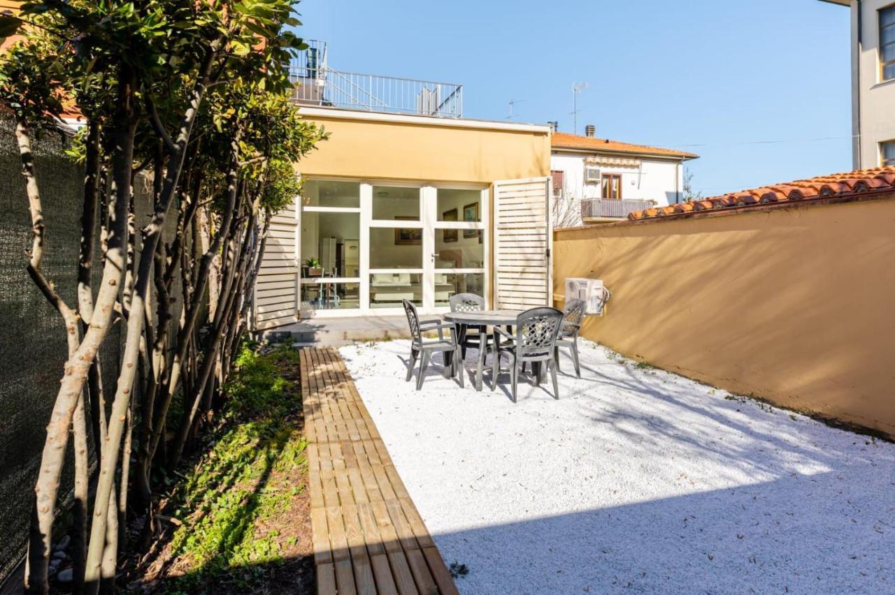 { White Garden } -Comfort, Parking & Wi-Fi- Lucca Exterior photo